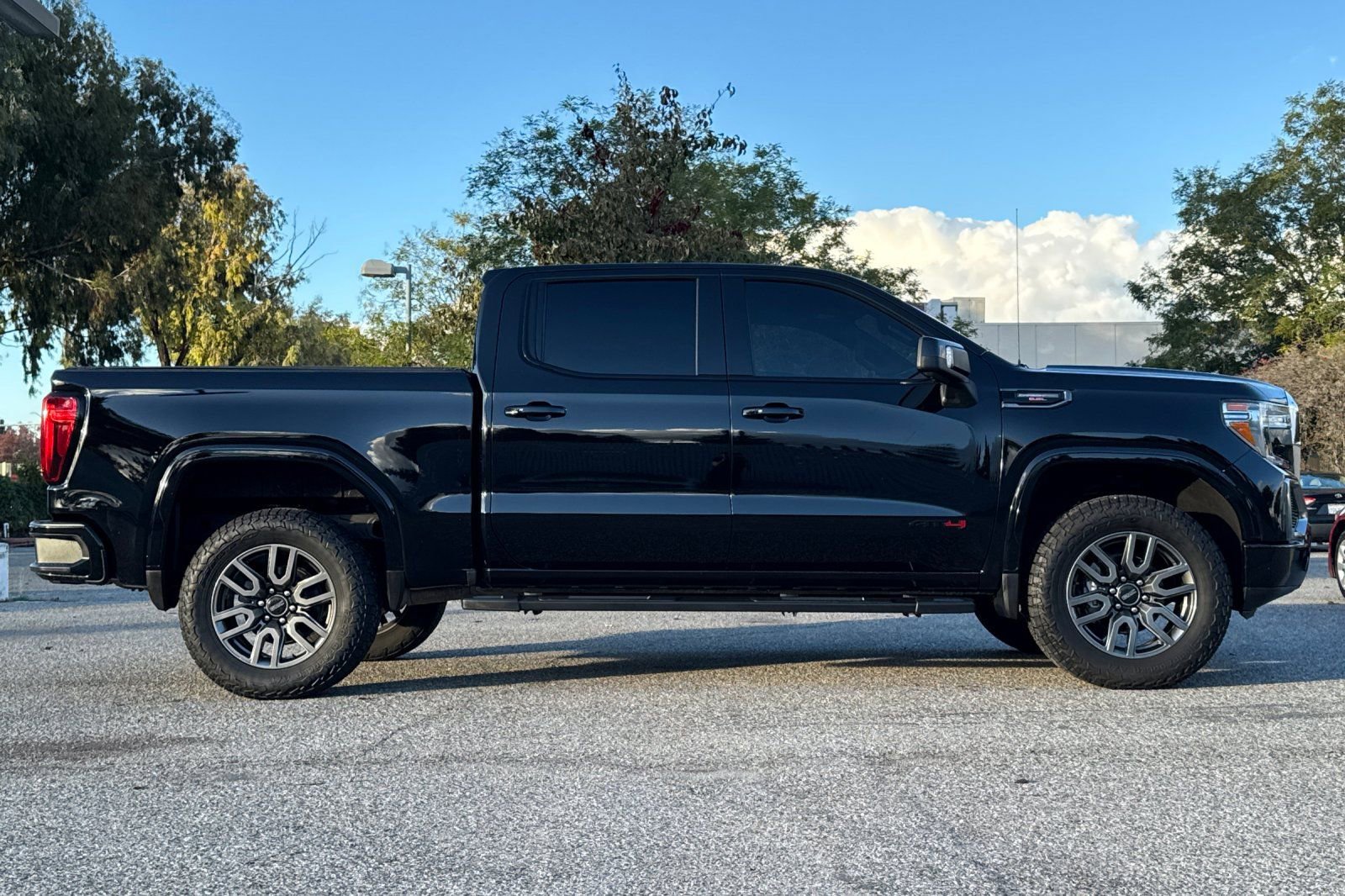 Used 2020 GMC Sierra 1500 AT4 w/ AT4 Premium Package image 3