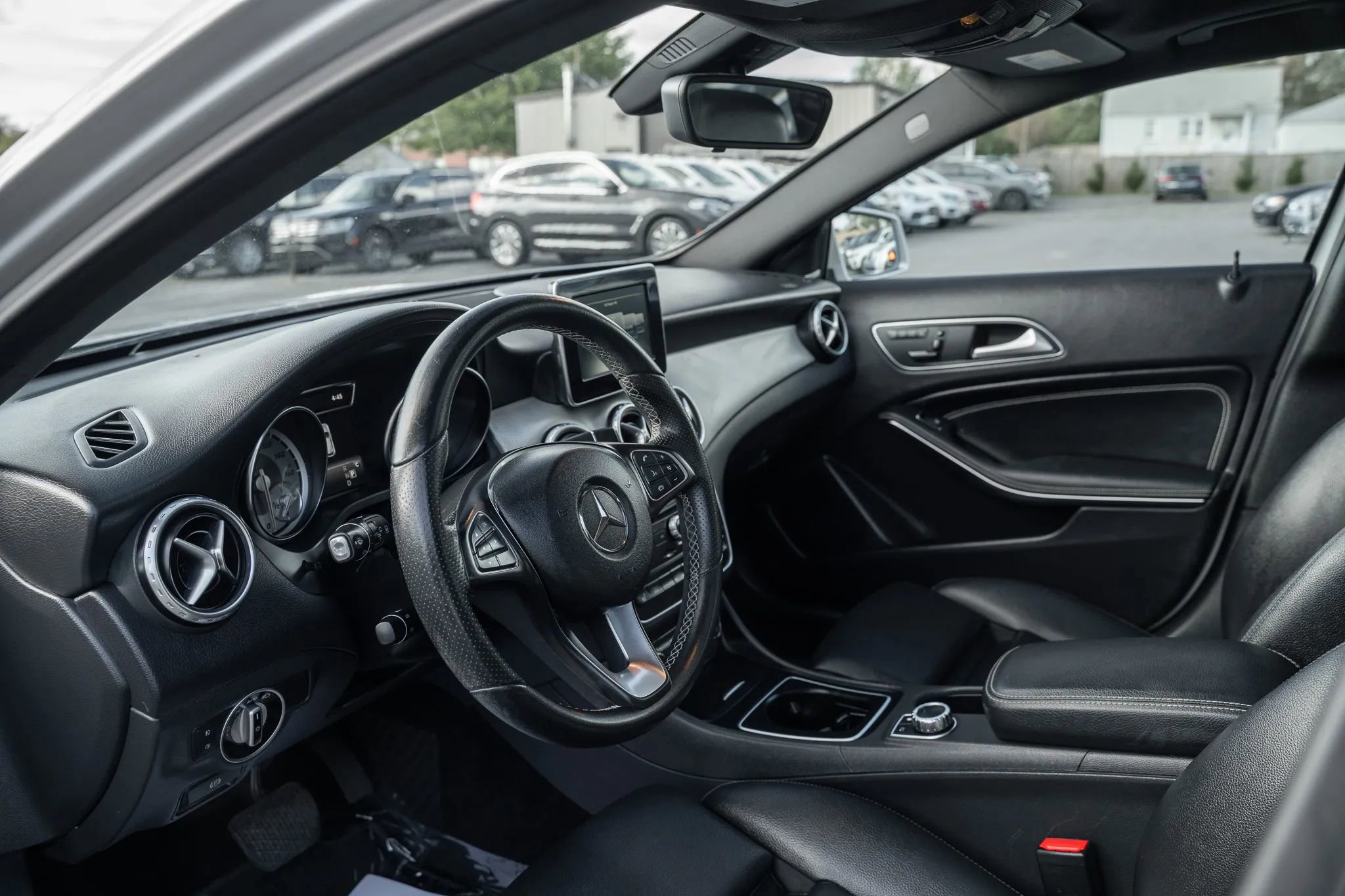 Used 2017 Mercedes-Benz GLA 250 4MATIC w/ Premium Package image 6