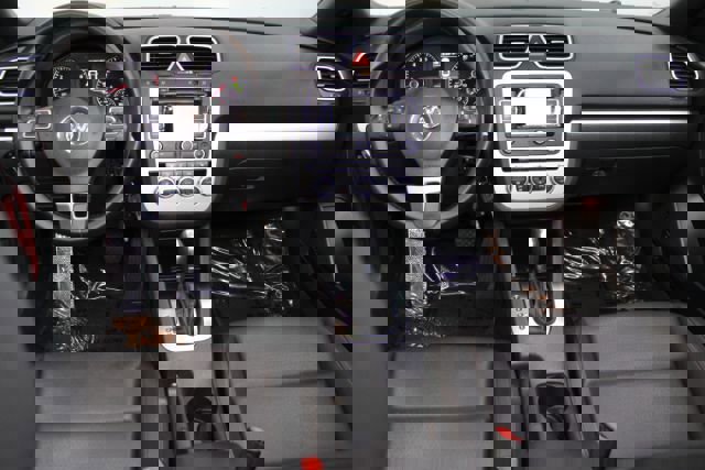 Used 2014 Volkswagen Eos Komfort FWD image 2