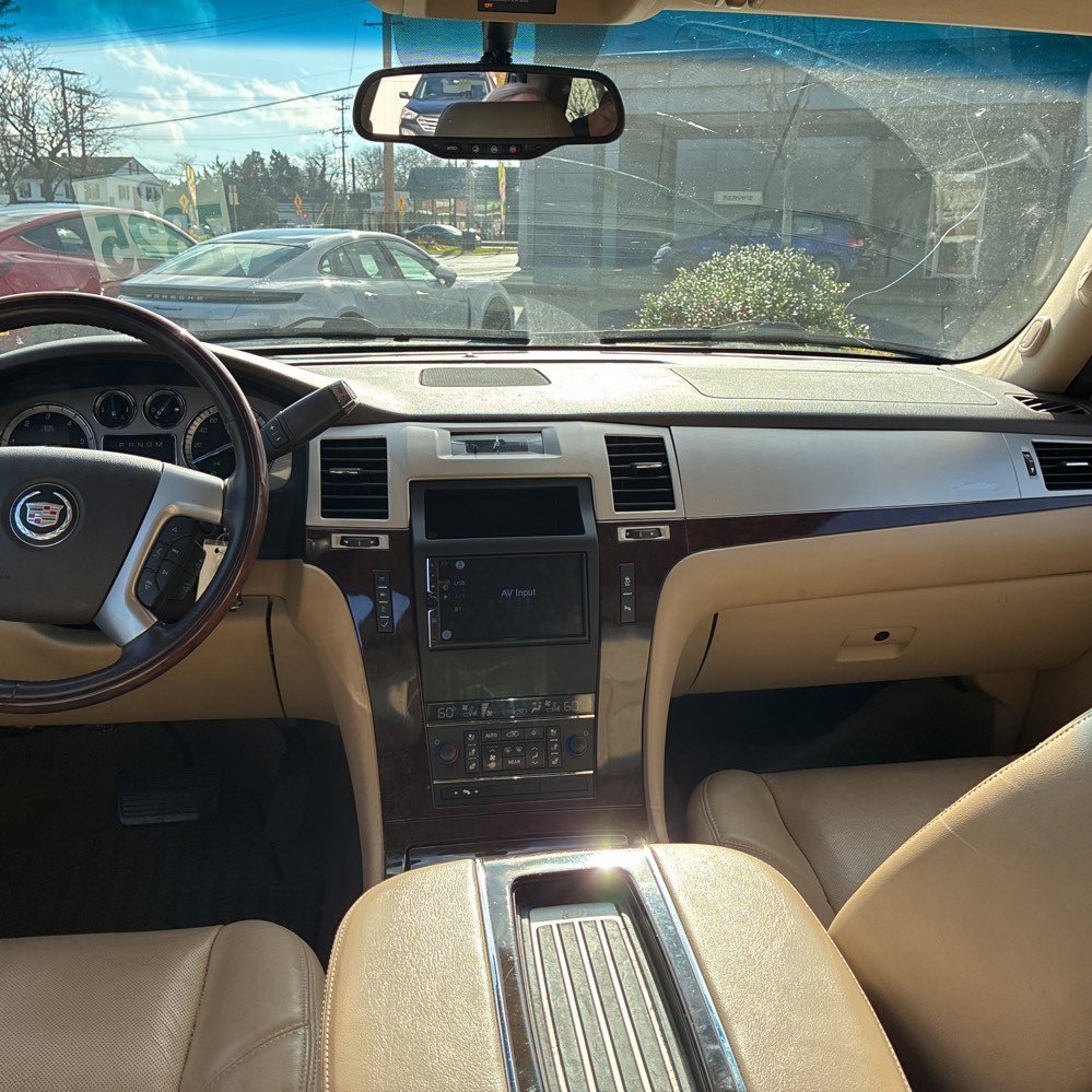 Used 2013 Cadillac Escalade Luxury image 19