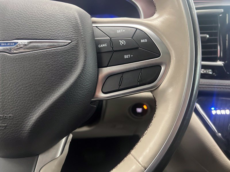 Used 2019 Chrysler Pacifica Limited FWD image 25