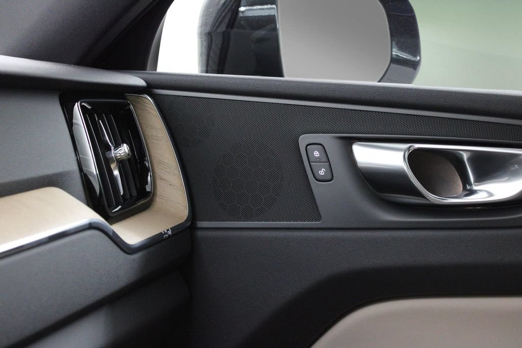 New 2026 Volvo XC60 B5 Plus w/ Protection Package Premier AWD/4WD image 40