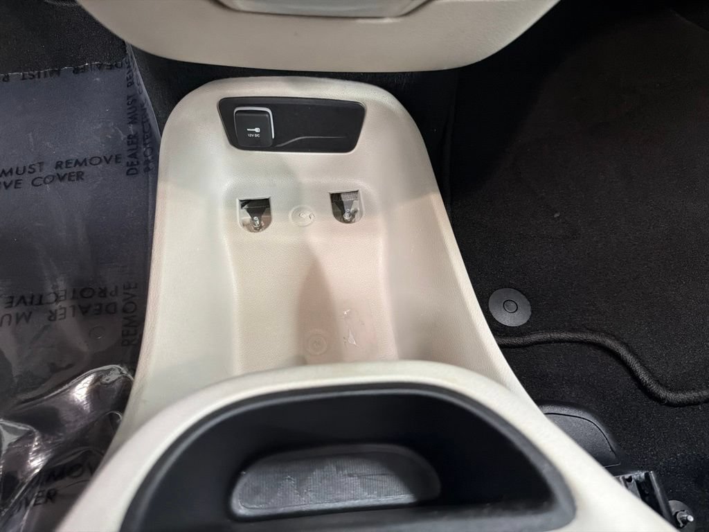Used 2023 Chrysler Pacifica Touring-L FWD image 40