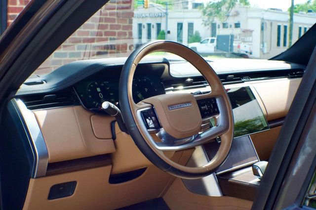 Used 2025 Land Rover Range Rover Long Wheelbase SE AWD/4WD image 19