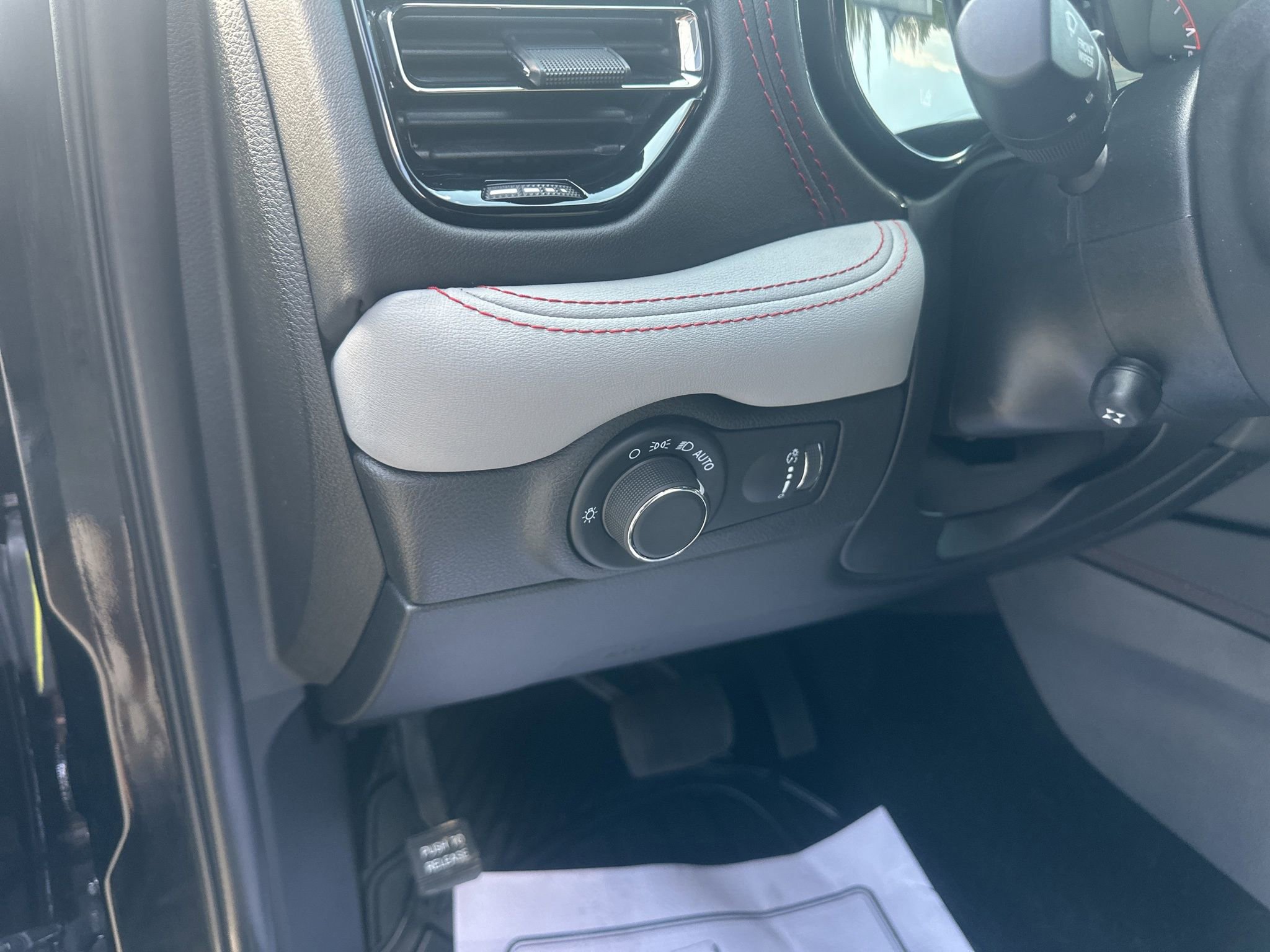 Used 2024 Dodge Durango GT image 29