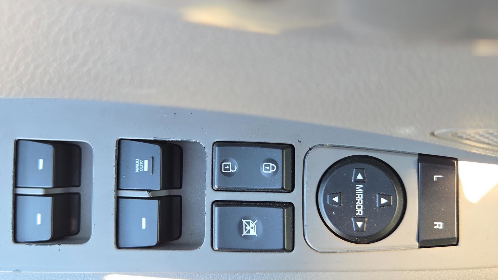 Used 2019 Hyundai Elantra SE image 25