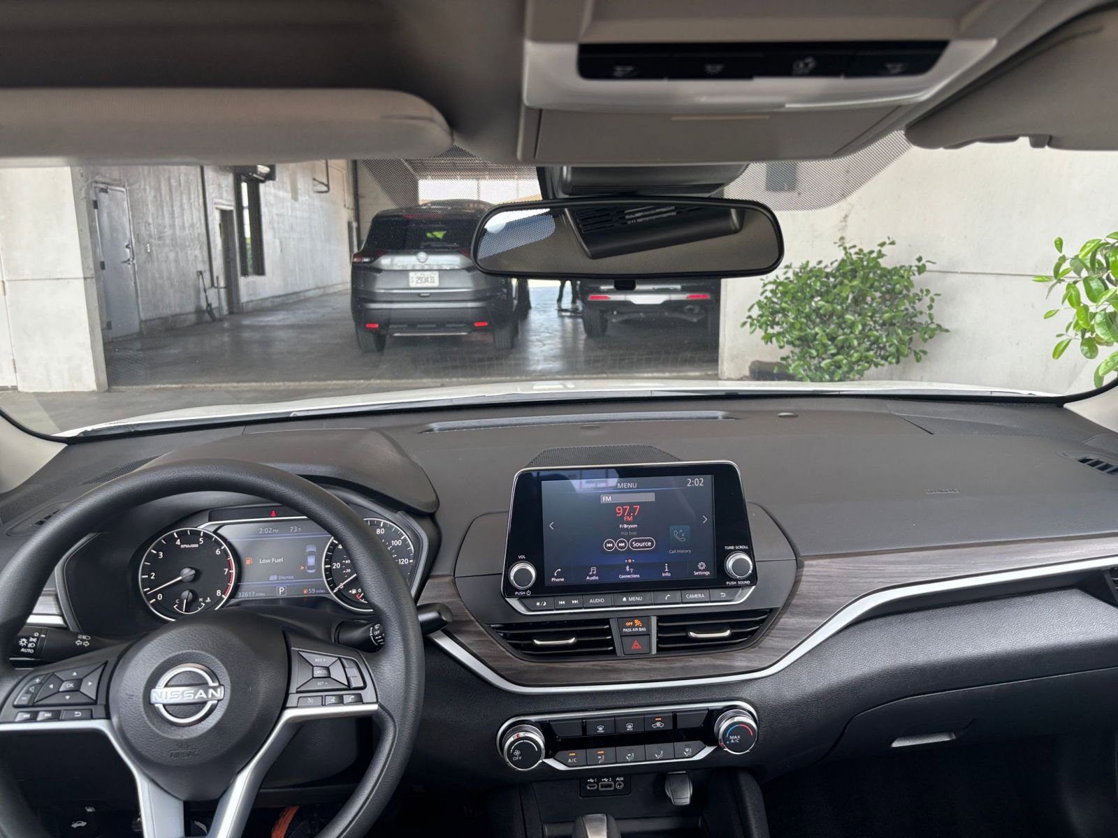 Used 2025 Nissan Altima 2.5 SV FWD image 34