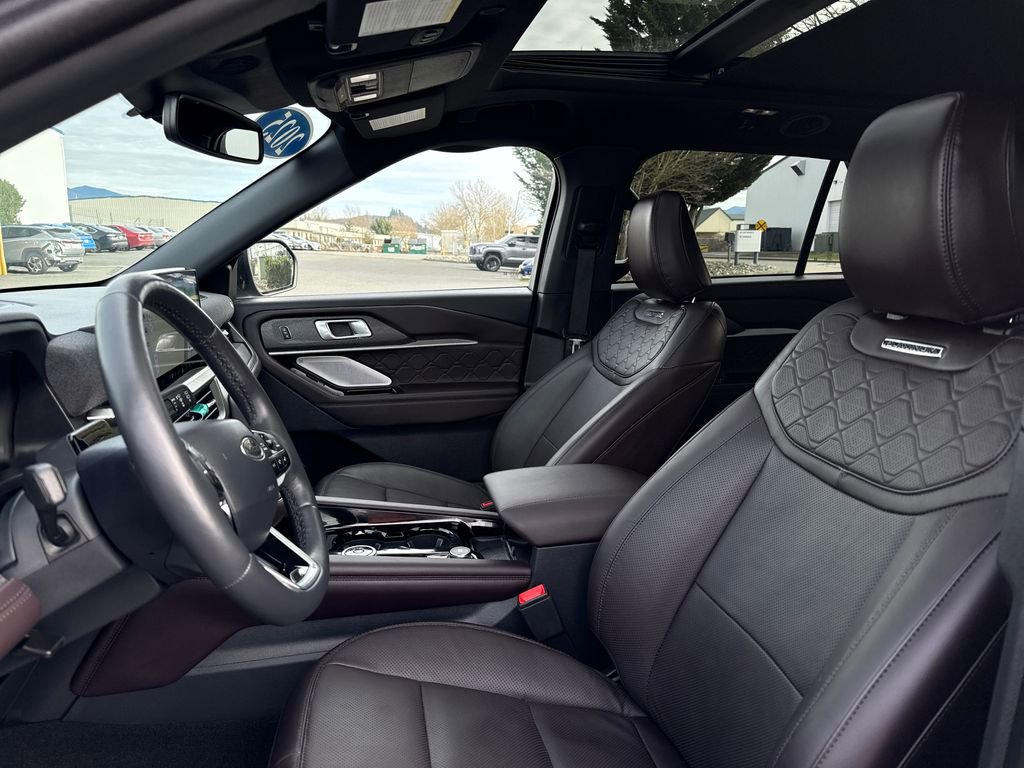 Used 2025 Ford Explorer Platinum w/ LUX Leather Package image 23