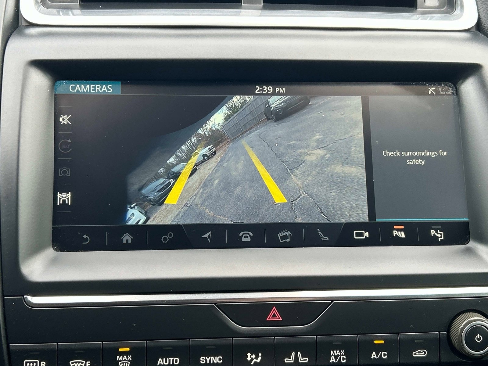 Used 2018 Jaguar E-PACE SE image 31