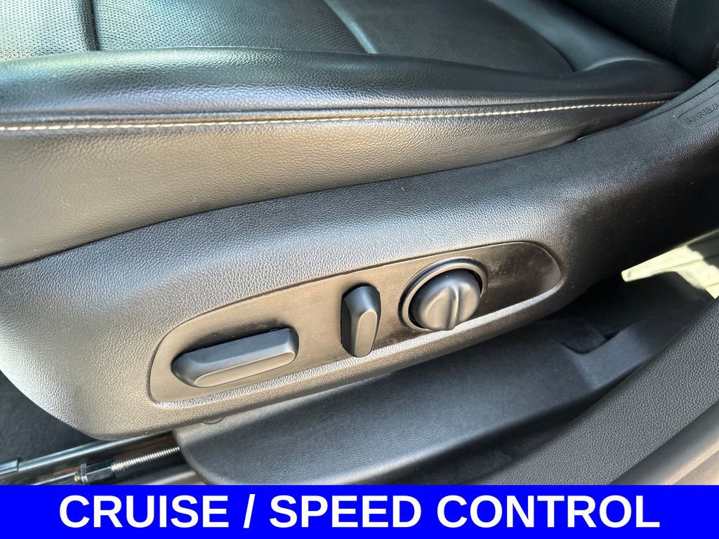 Used 2021 GMC Acadia SLT w/ LPO, Black Accent Package AWD/4WD image 24