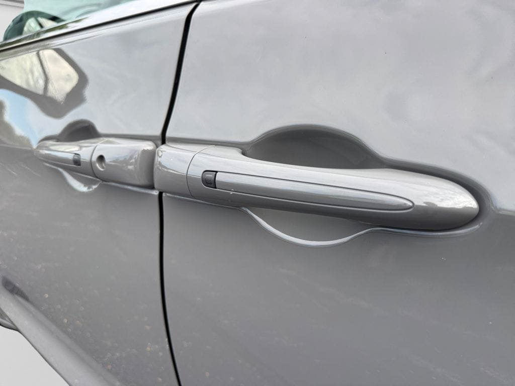 Used 2025 Chrysler Pacifica Select AWD/4WD image 31