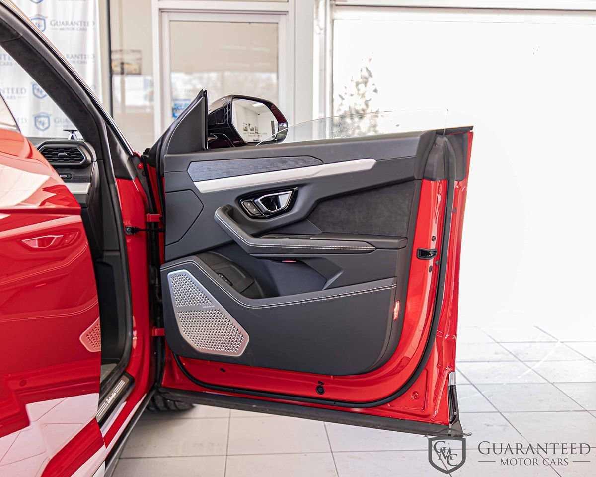 Used 2020 Lamborghini Urus image 39