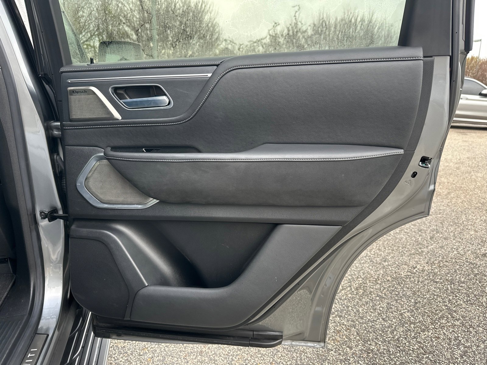 Used 2025 INFINITI QX80 Sensory image 17