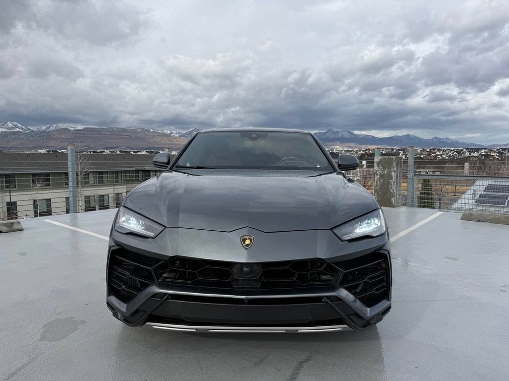 Used 2019 Lamborghini Urus AWD/4WD image 2