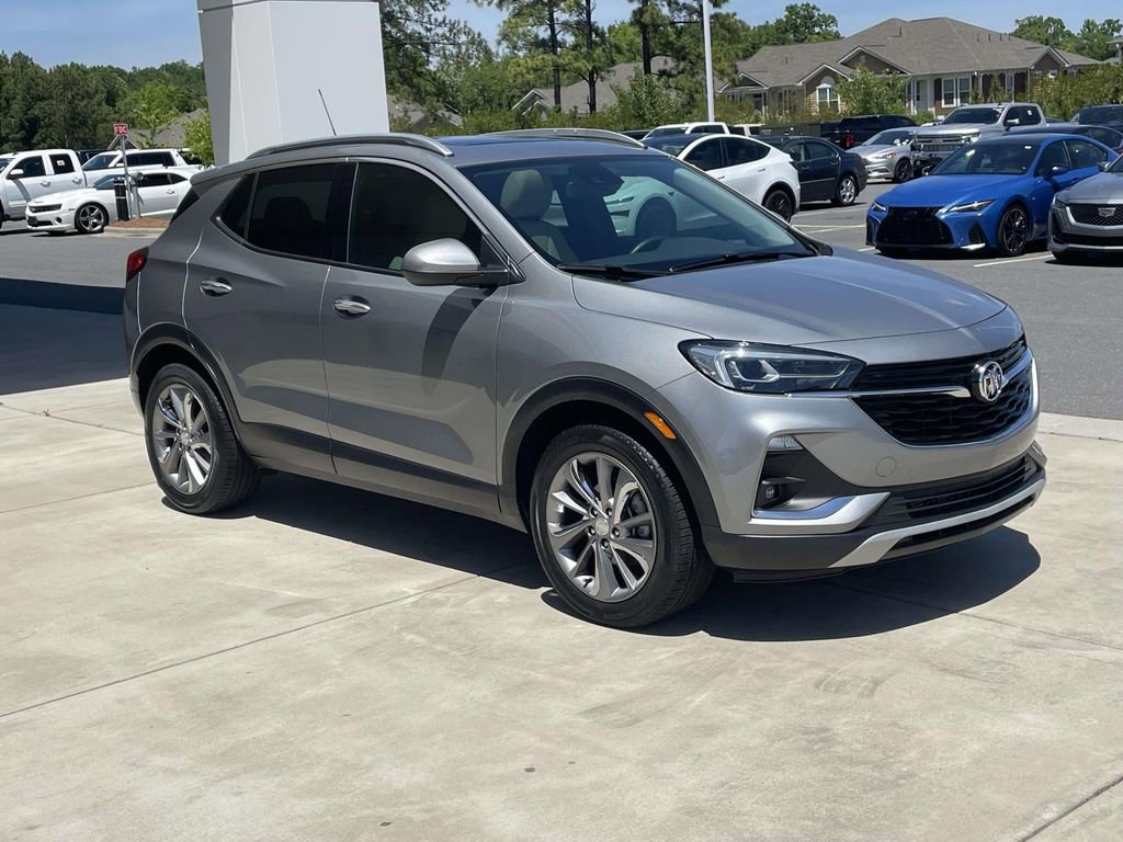 Used 2023 Buick Encore GX Essence w/ Experience Buick Package FWD image 4