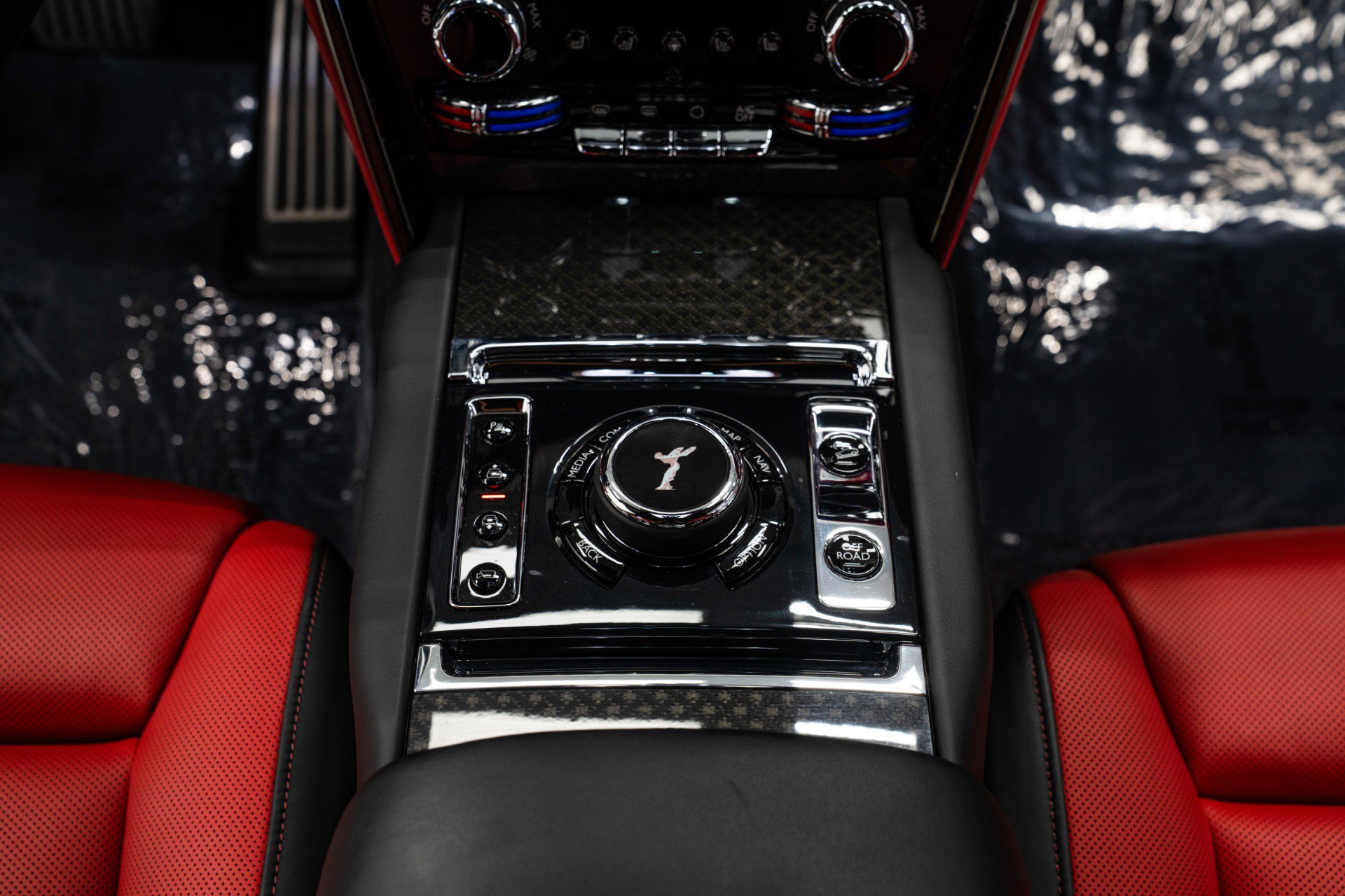 Used 2023 Rolls-Royce Cullinan Black Badge w/ Dark Exterior Package image 25