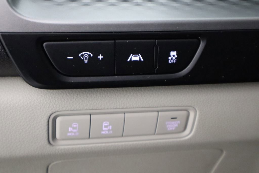 Used 2022 Kia Carnival LX FWD image 23