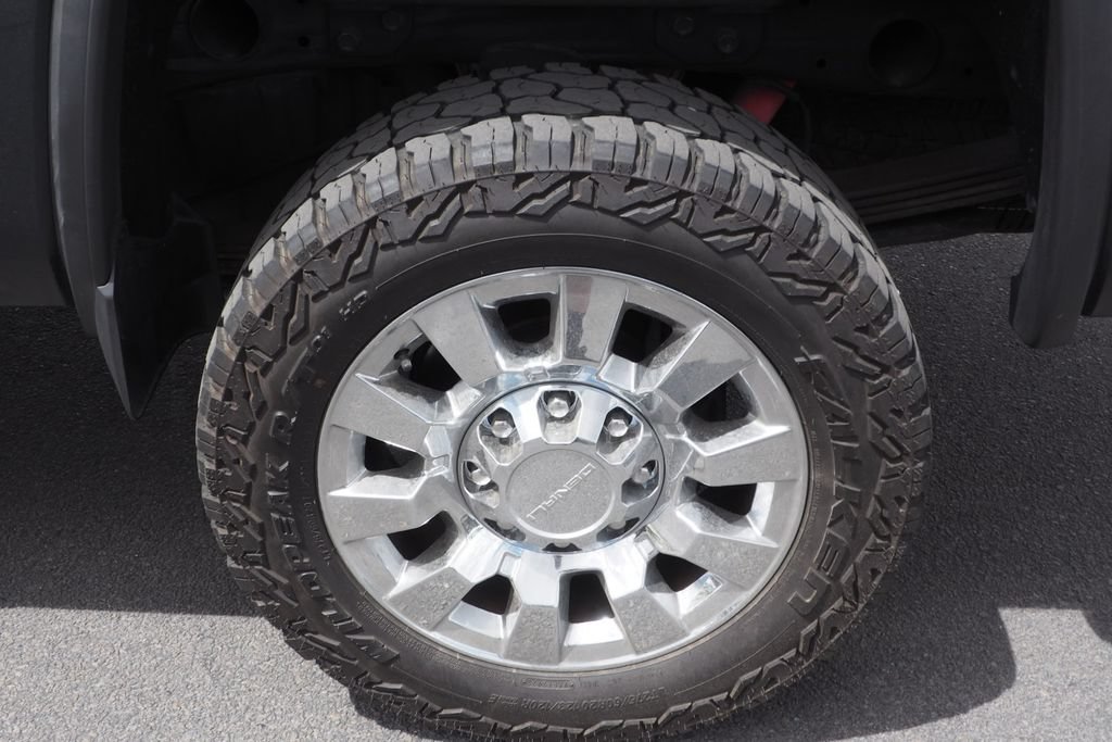 Used 2017 GMC Sierra 2500 Denali w/ Duramax Plus Package AWD/4WD image 9