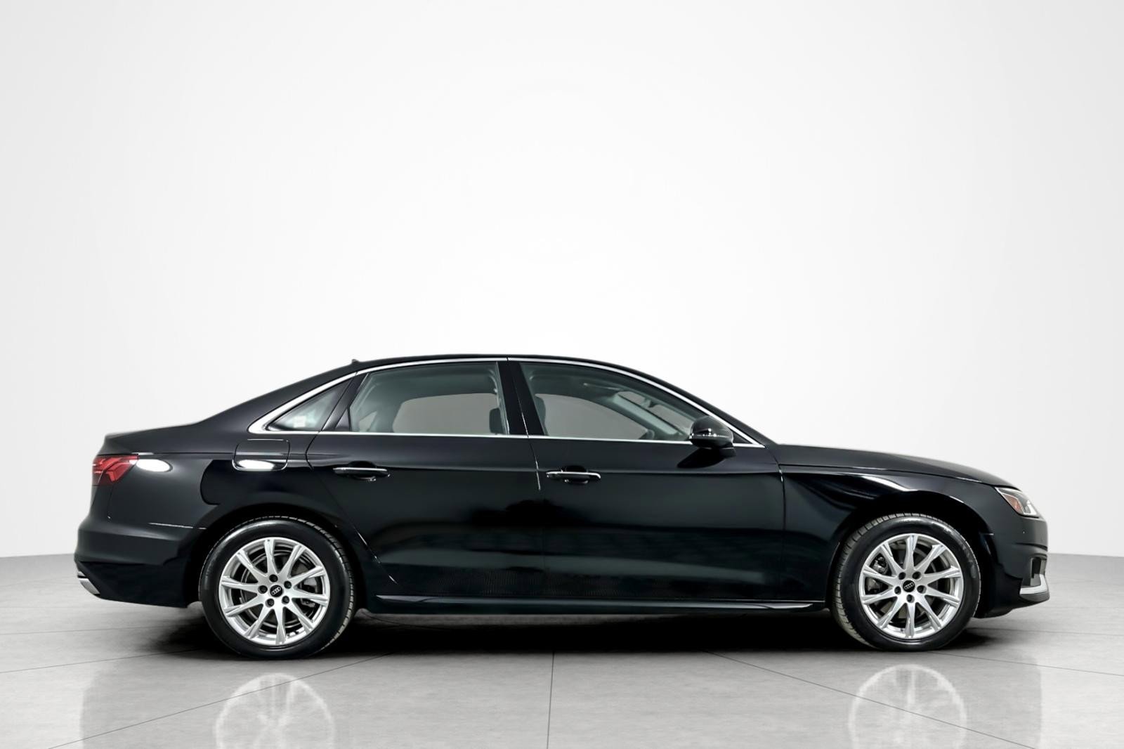 Used 2023 Audi A4 2.0T Premium w/ Convenience Package image 6