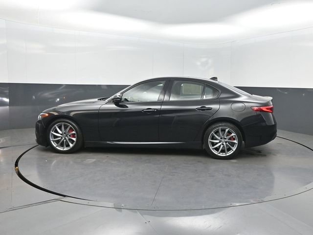 Used 2023 Alfa Romeo Giulia Sprint RWD image 2