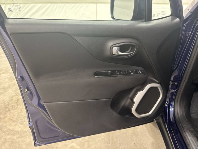 Used 2018 Jeep Renegade Latitude FWD image 21