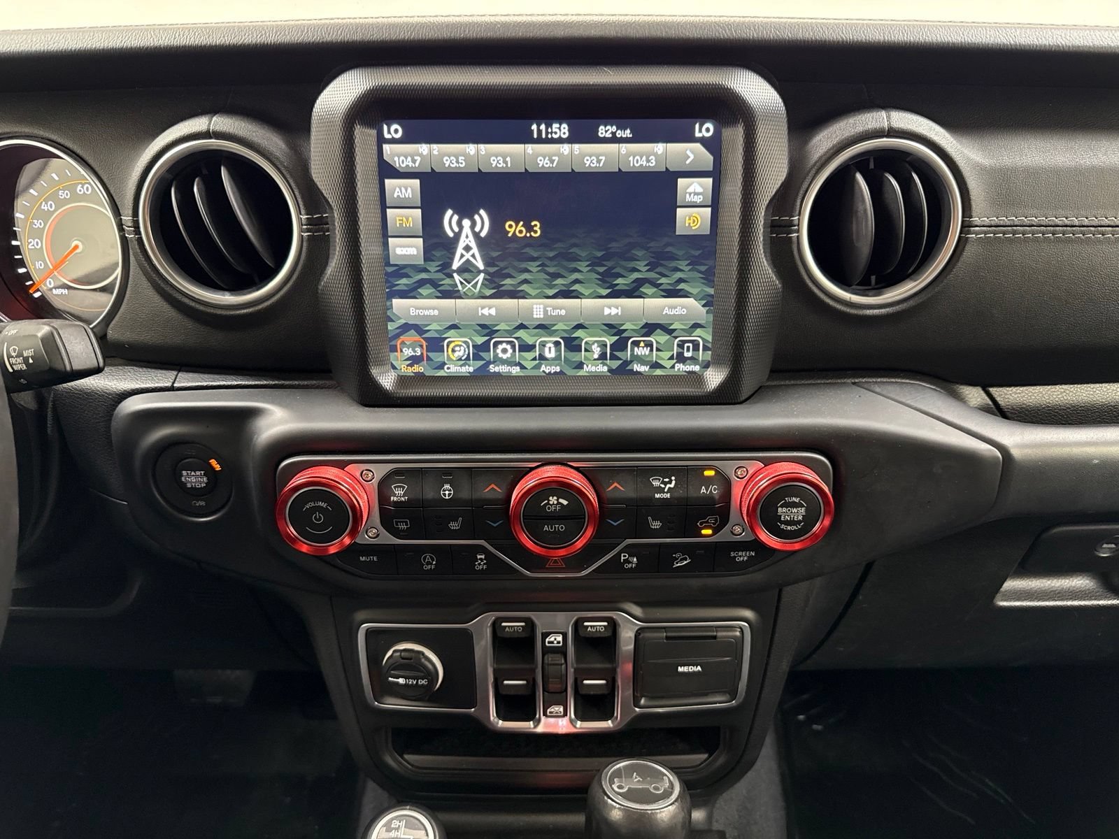 Used 2018 Jeep Wrangler Unlimited Sahara AWD/4WD image 26