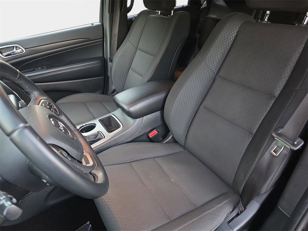 Used 2018 Jeep Grand Cherokee Laredo image 18