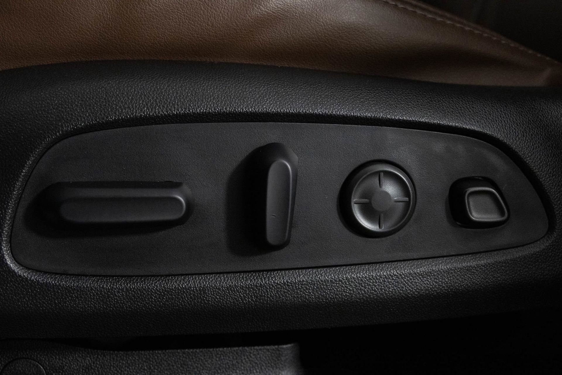 Used 2020 Buick Enclave Avenir w/ Avenir Technology Package image 19