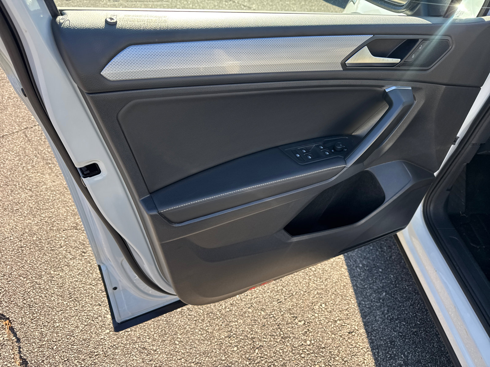 Used 2022 Volkswagen Tiguan S image 10