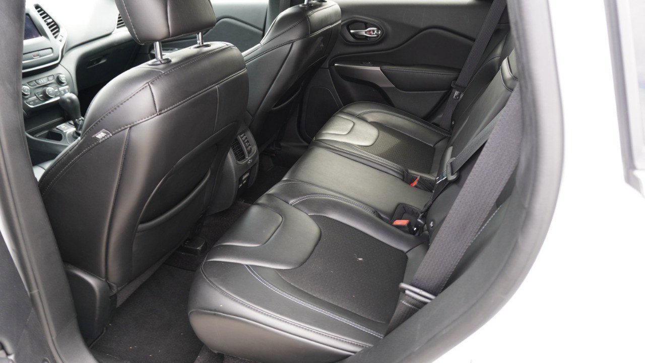 Used 2019 Jeep Cherokee Latitude Plus FWD image 10