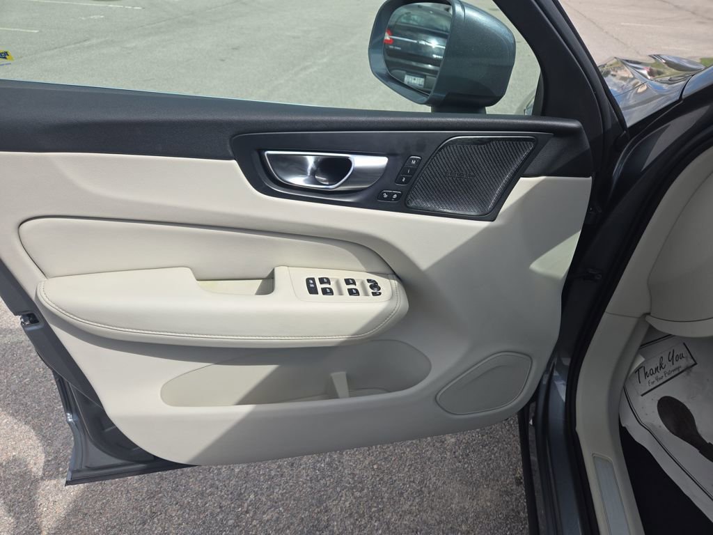 Used 2020 Volvo XC60 T5 Inscription image 17