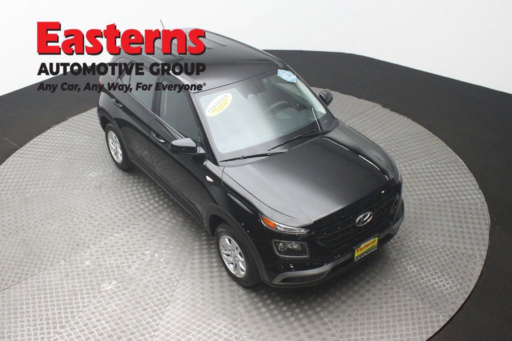 Used 2025 Hyundai Venue SE image 3
