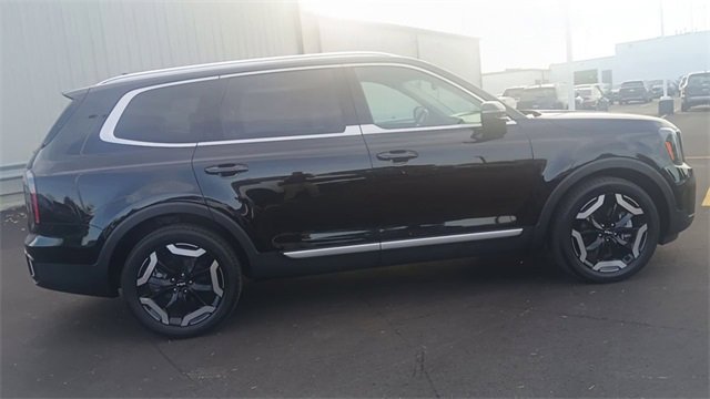 Used 2023 Kia Telluride EX w/ EX Captain's Chair Package image 3