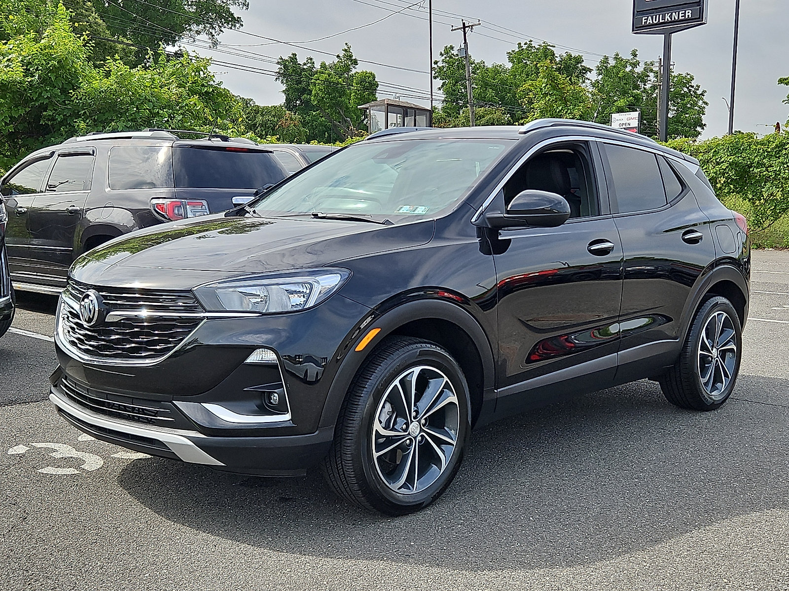Used 2023 Buick Encore GX Select w/ Safety Package II AWD/4WD image 3
