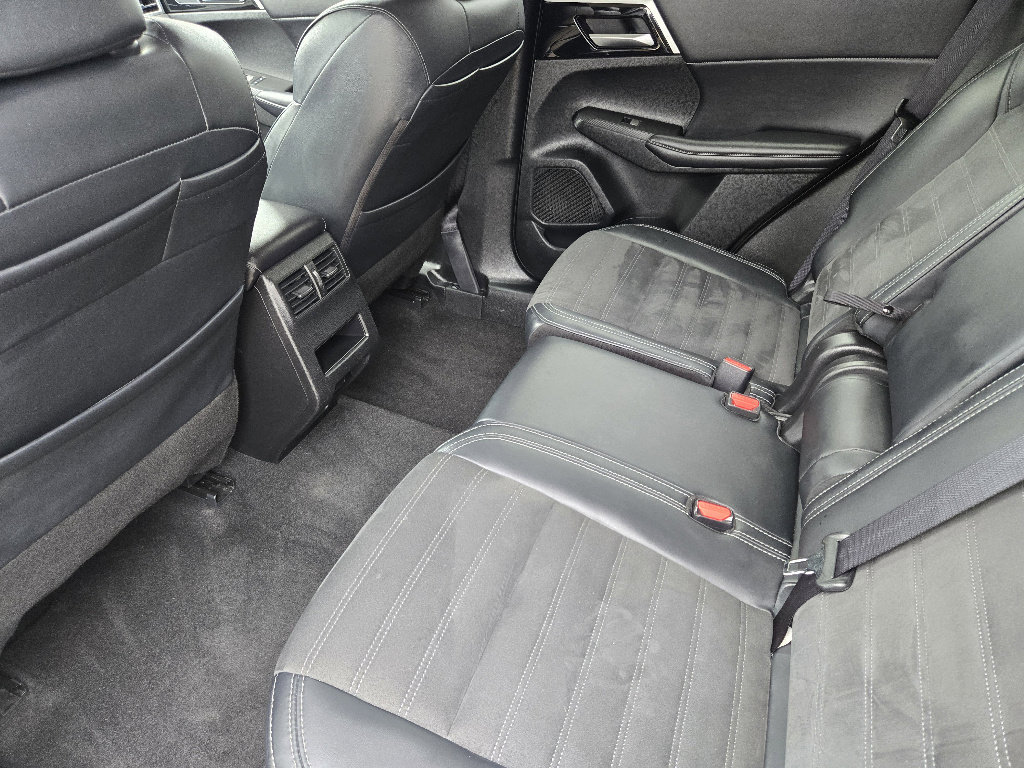 Used 2024 Mitsubishi Outlander SE image 28