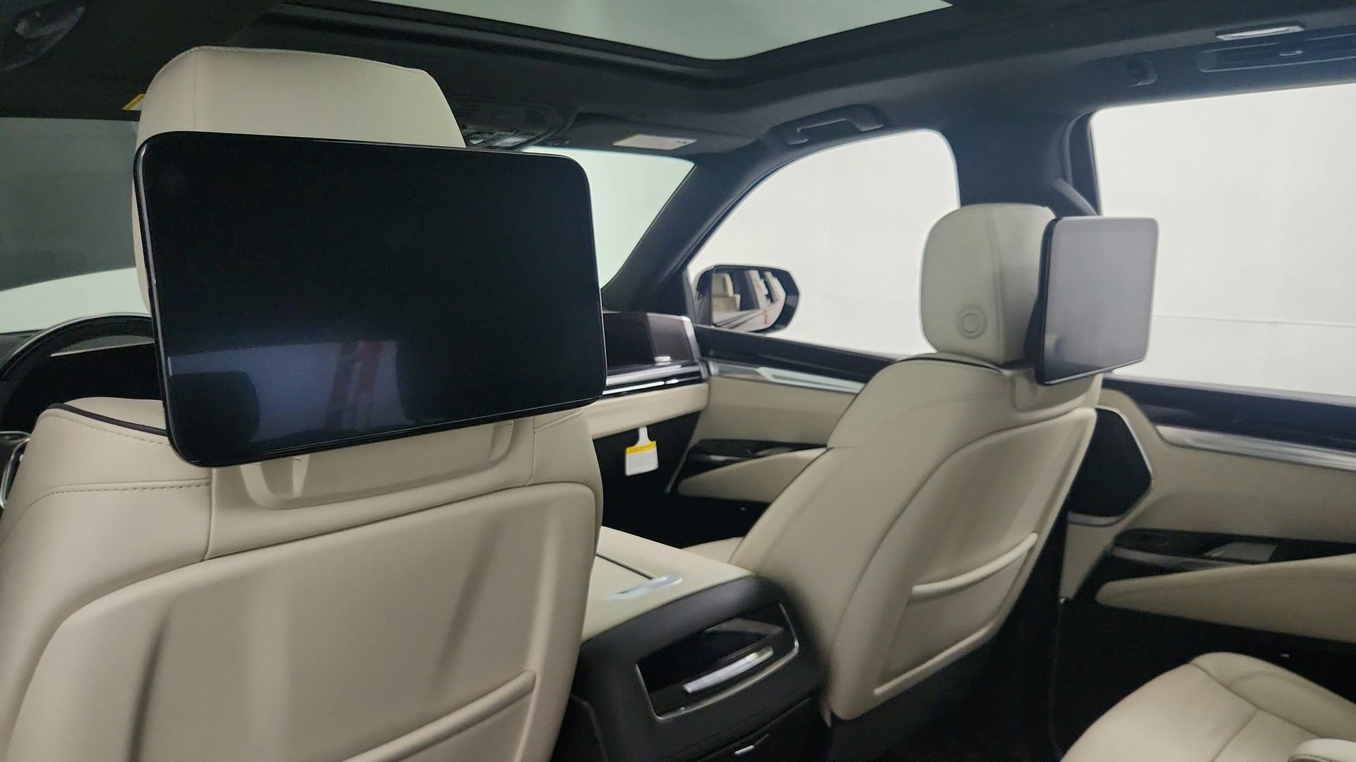 Certified 2025 Cadillac Escalade Sport w/ Touring Package AWD/4WD image 25