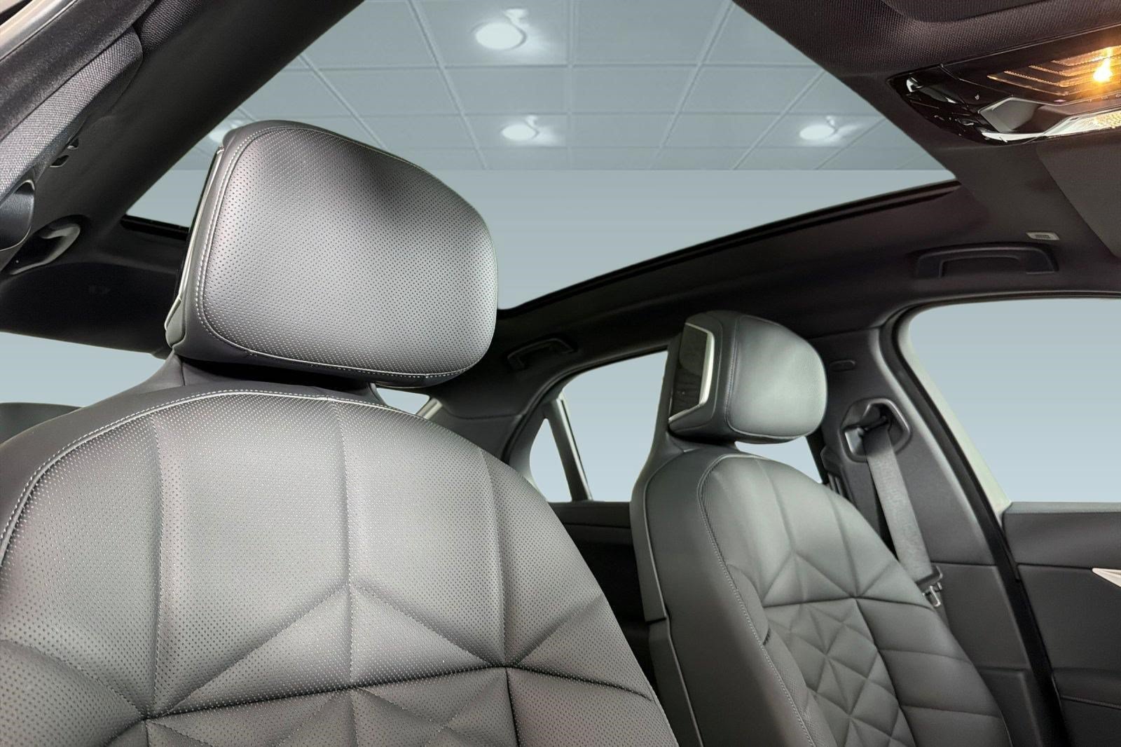 New 2026 BMW 740i w/ Premium Package RWD image 23