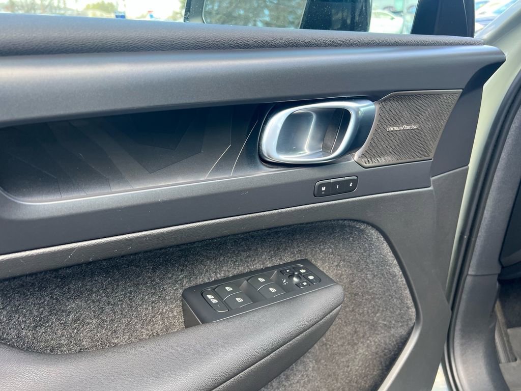 Certified 2023 Volvo C40 P8 Recharge Ultimate AWD/4WD image 10