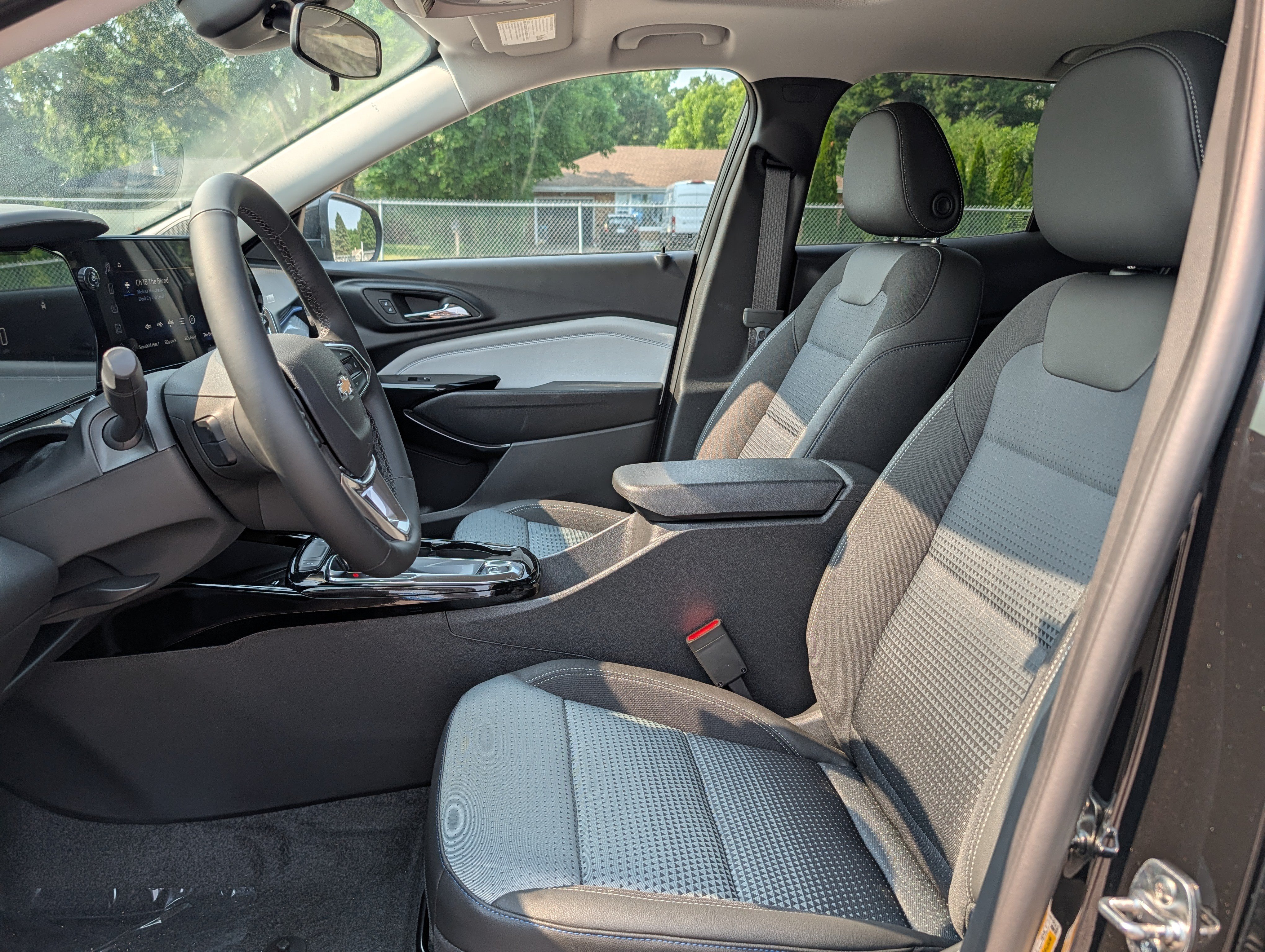 New 2026 Chevrolet Trax LT w/ Sunroof Package FWD image 8