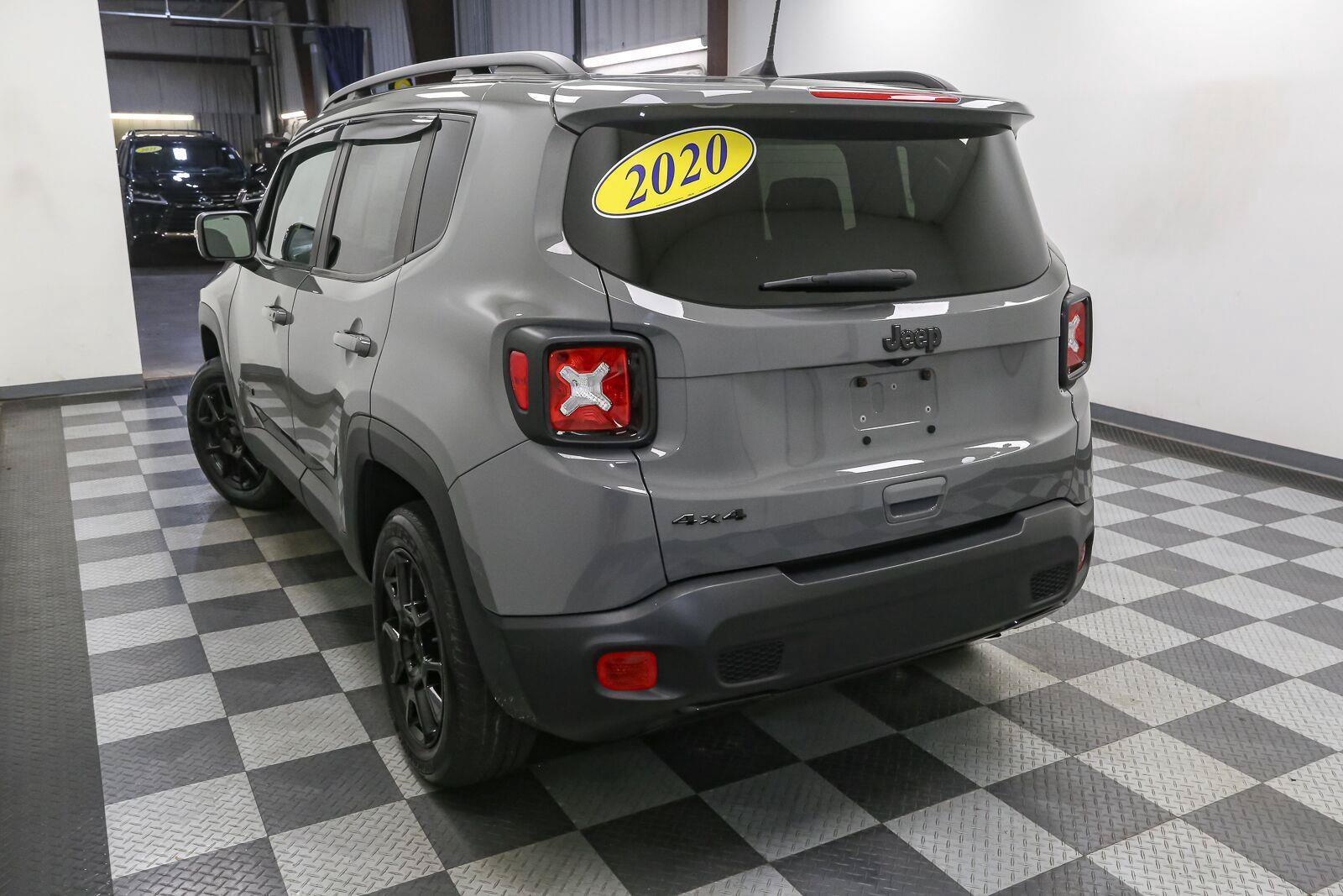 Used 2020 Jeep Renegade Altitude AWD/4WD image 10