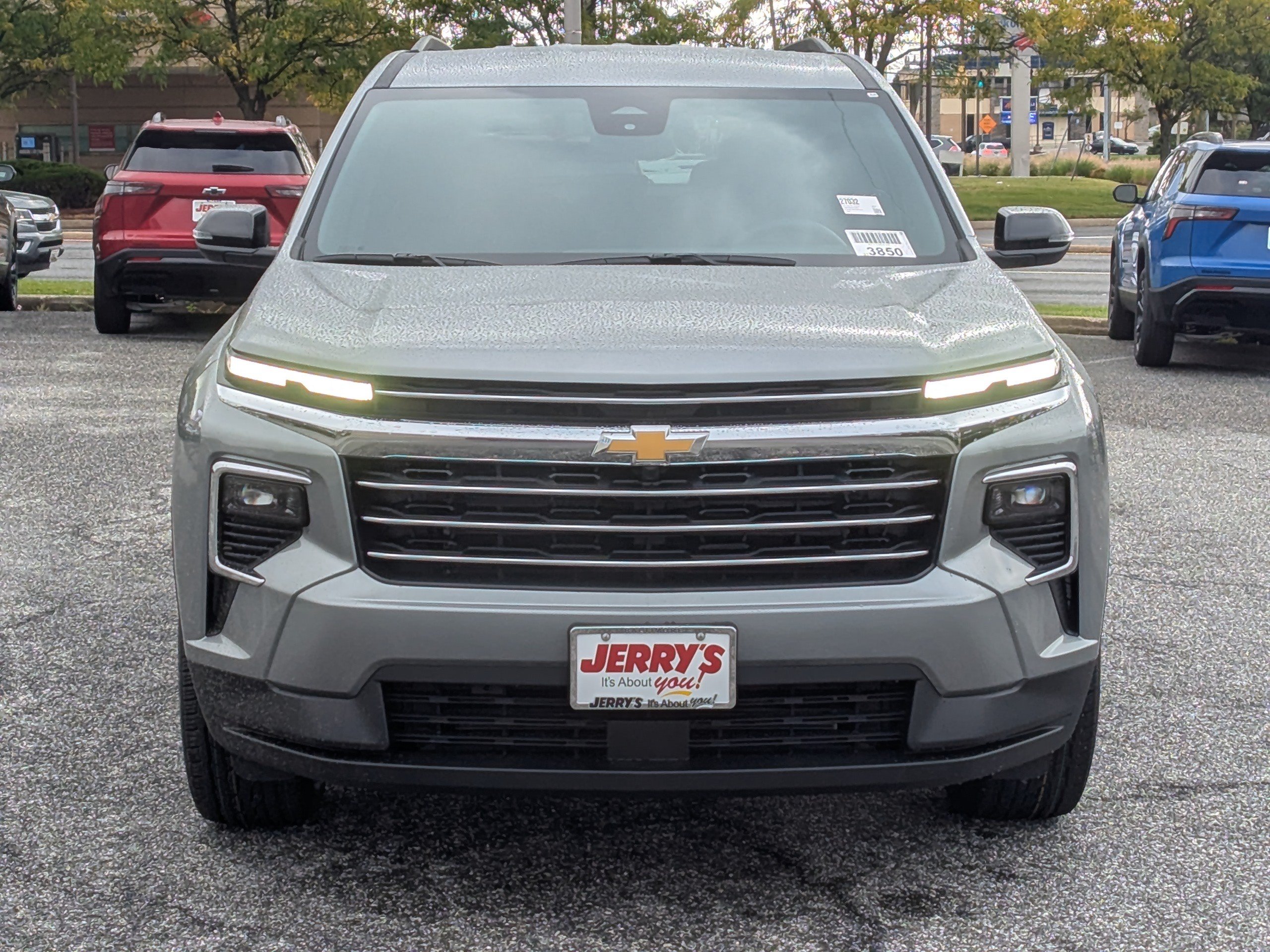 New 2027 Chevrolet Traverse LT FWD image 2