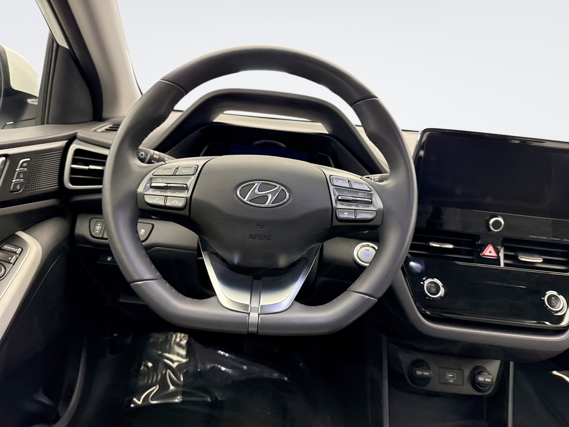 Used 2021 Hyundai Ioniq Limited image 12