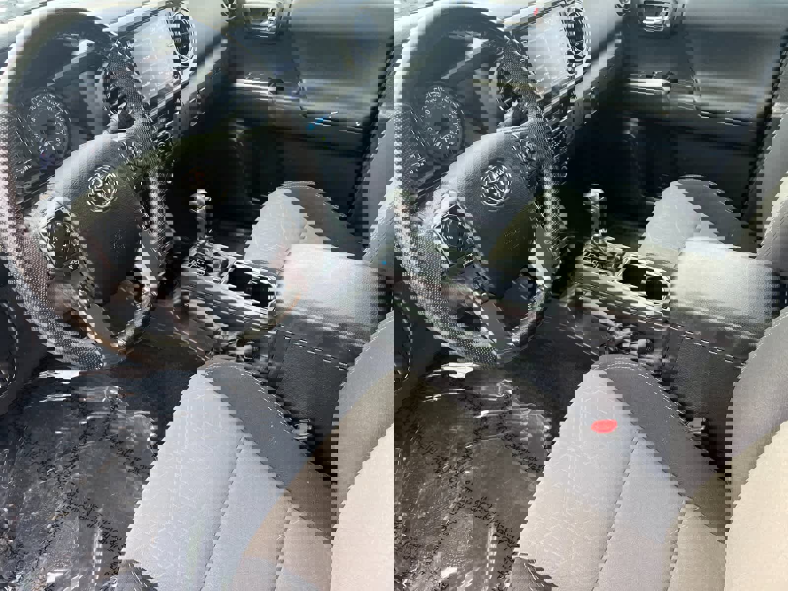 Used 2022 Toyota Tacoma TRD Off-Road image 12