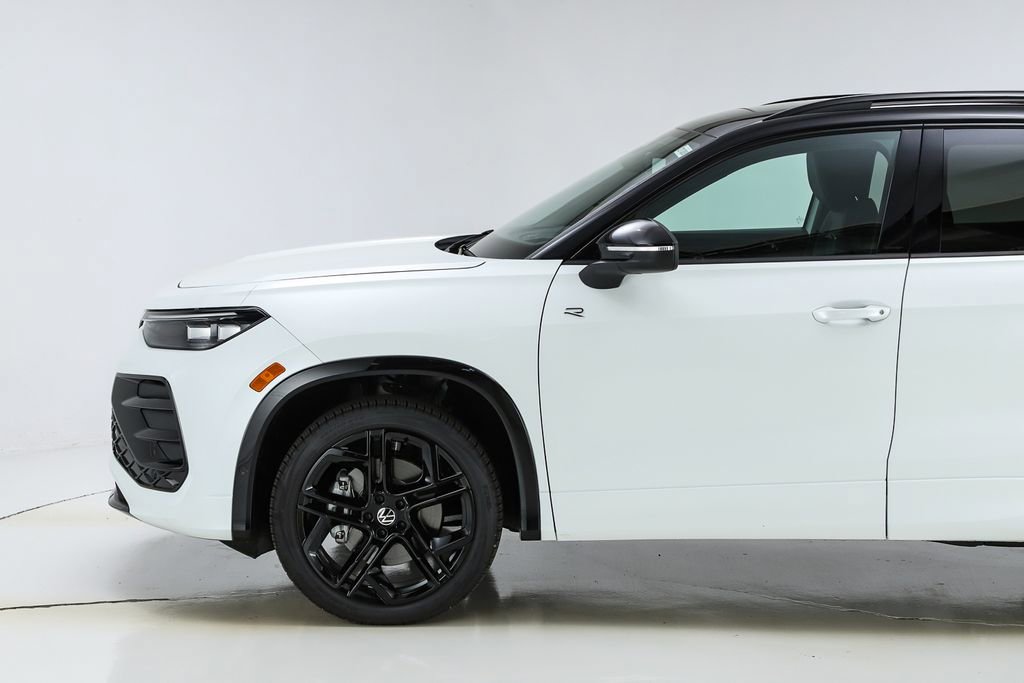 New 2026 Volkswagen Tiguan SE R-Line image 3