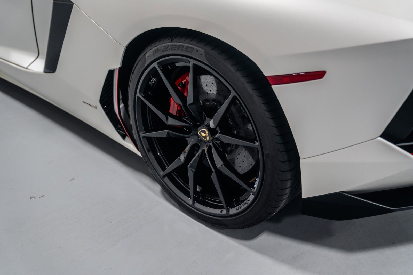 Used 2016 Lamborghini Aventador LP 700-4 image 14