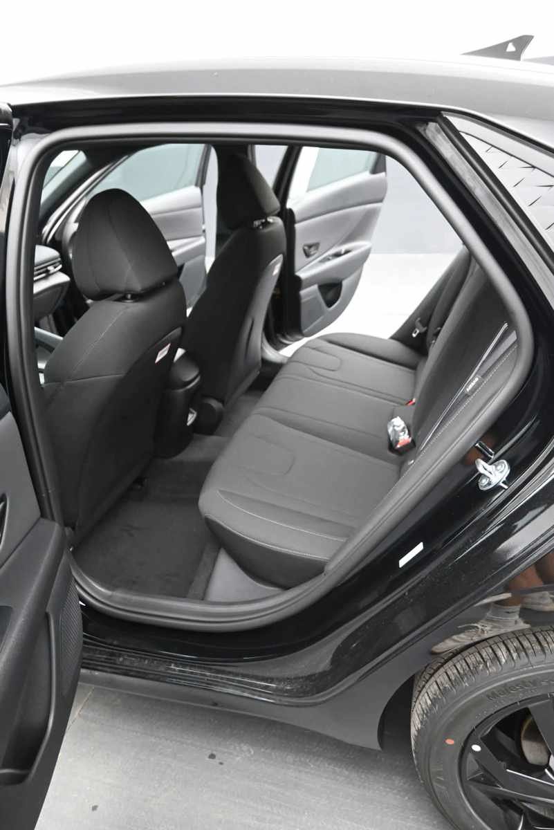 New 2026 Hyundai Elantra Sport FWD image 15
