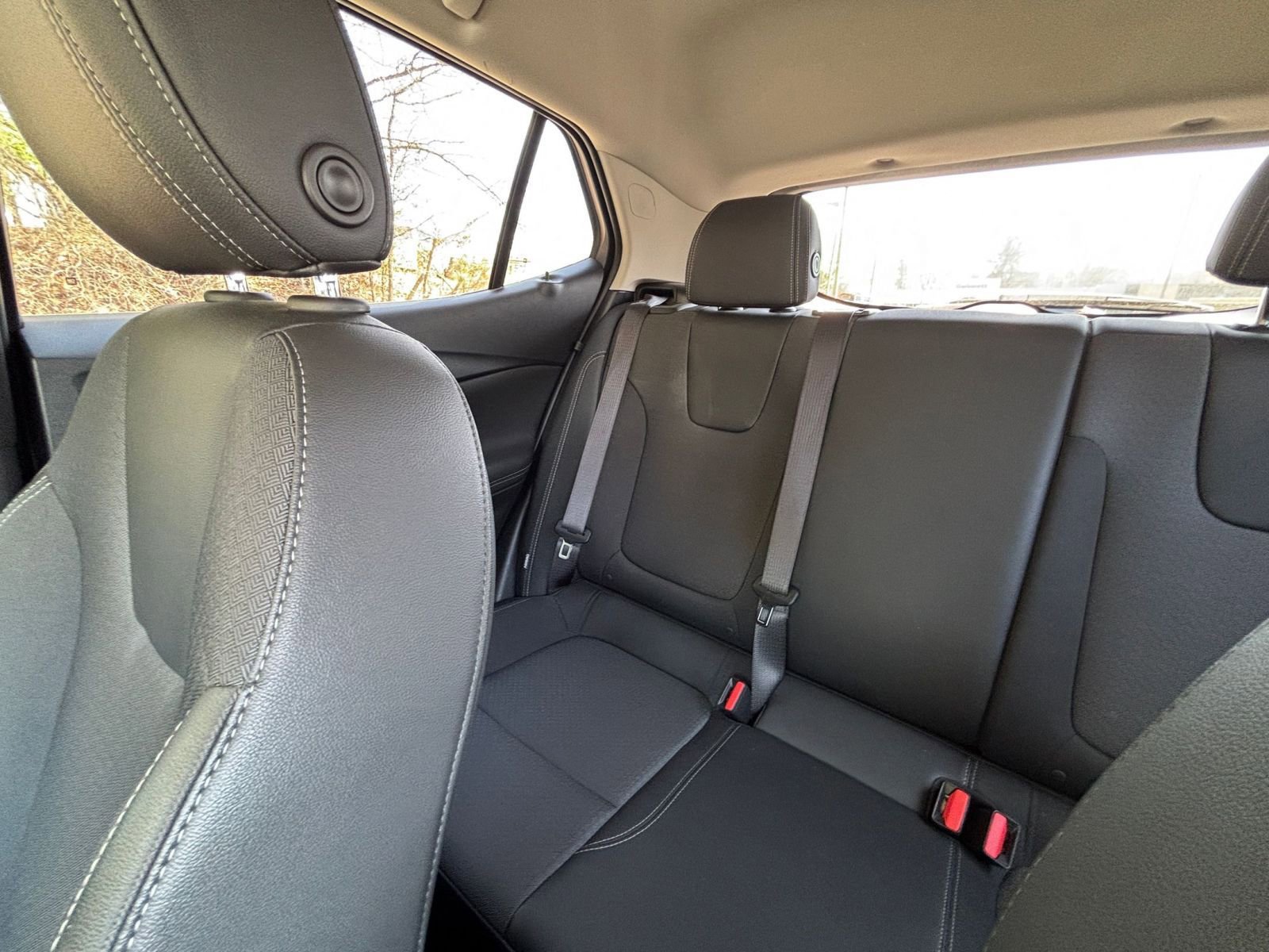 Used 2025 Buick Encore GX Preferred image 40
