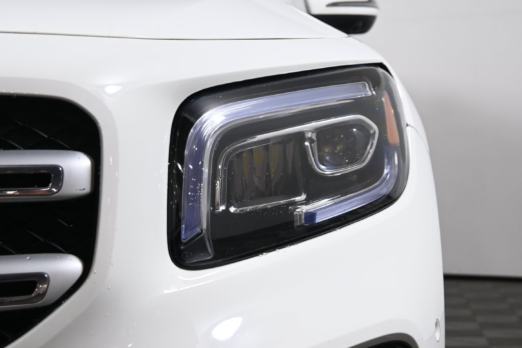 Used 2023 Mercedes-Benz GLB 250 4MATIC image 11