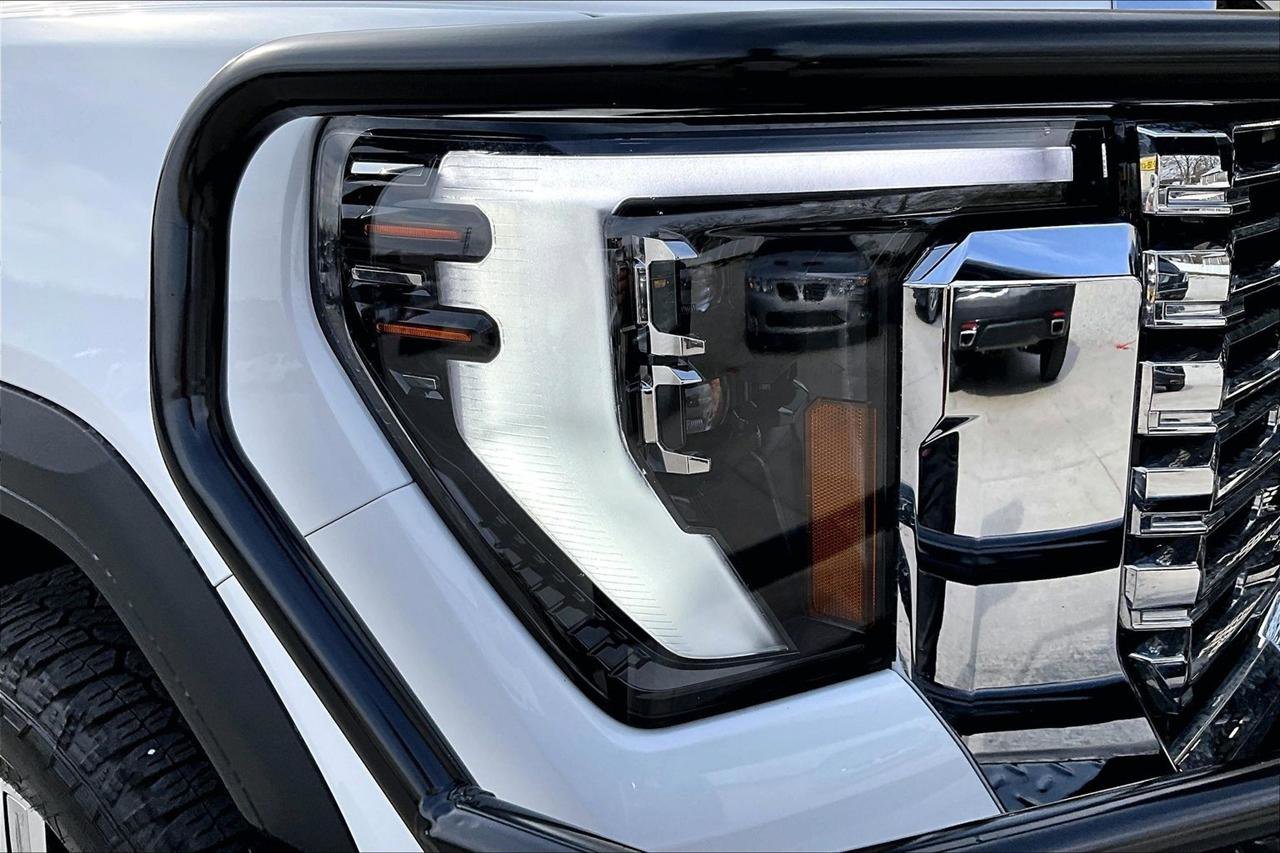 Used 2025 GMC Sierra 3500 Denali w/ Denali Reserve Package image 33