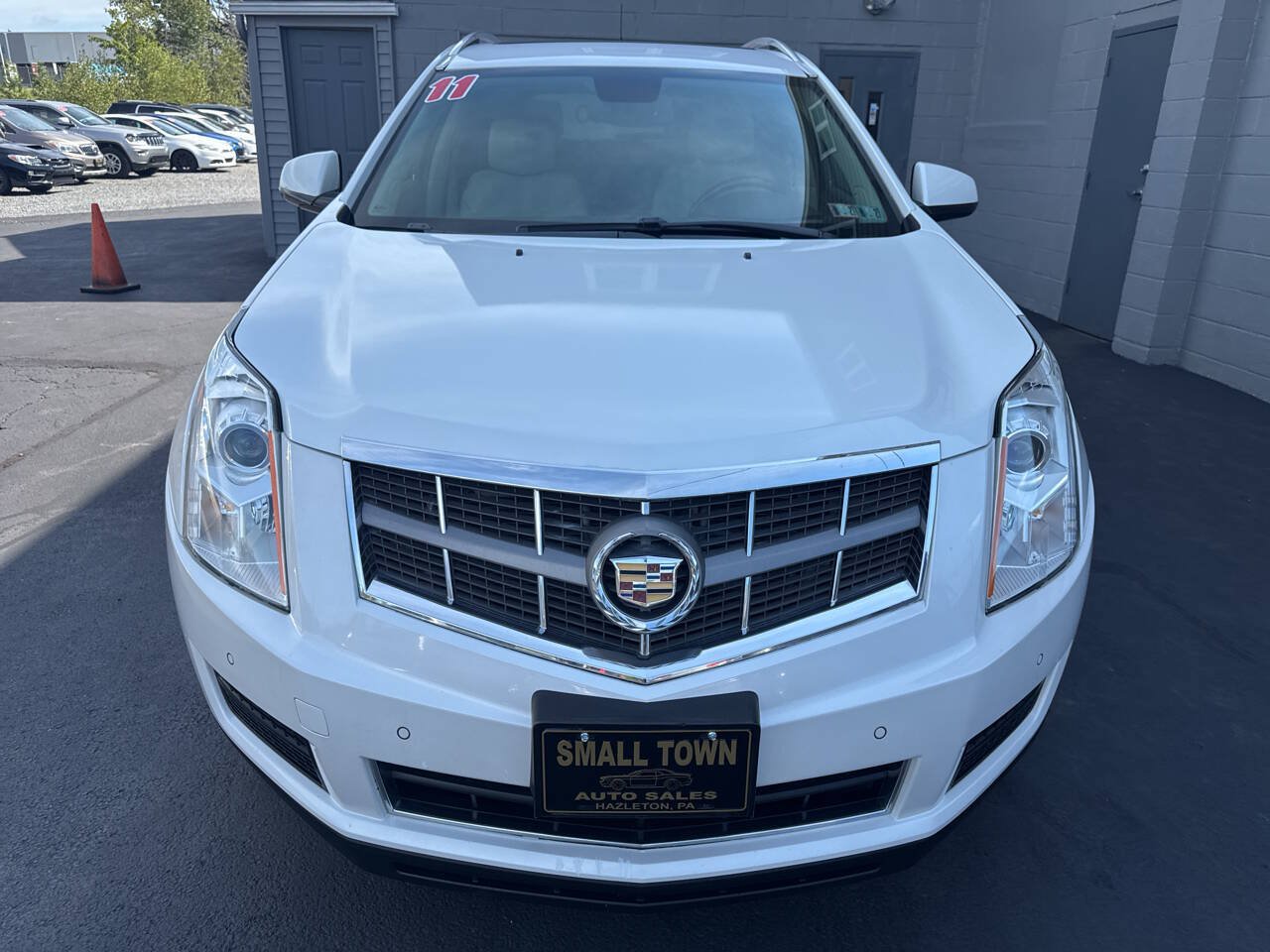 Used 2011 Cadillac SRX Luxury AWD/4WD image 2